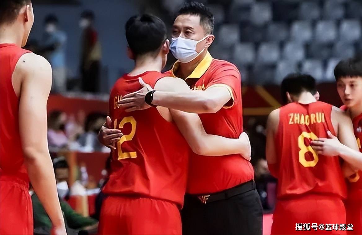 男篮抵达巴黎照!周琦太高,徐杰乖巧,王哲林揉肚子,杜锋超精神 4 20220811054505 62f497614043f